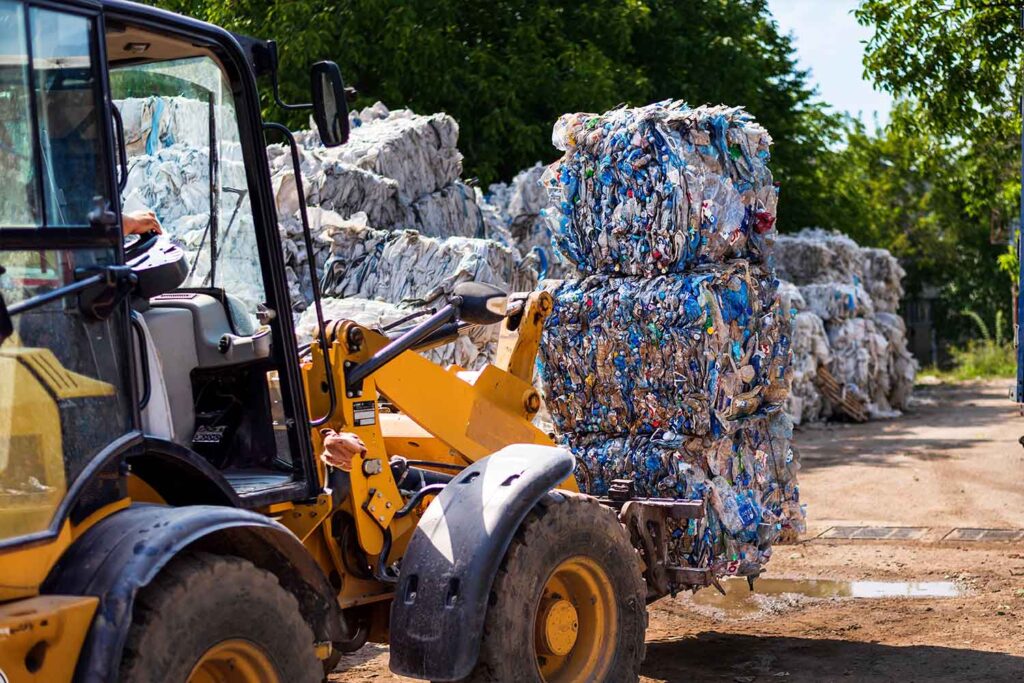 junk removal professionals lifting heavy items